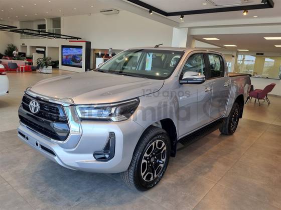 TOYOTA HILUX 2.8 D-4D TURBO DIESEL CD SRV 4X4 AUTOMÁTICO TOYOTA HILUX 2.8 D-4D TURBO DIESEL CD SRV 4X4 AUTOMÁTICO